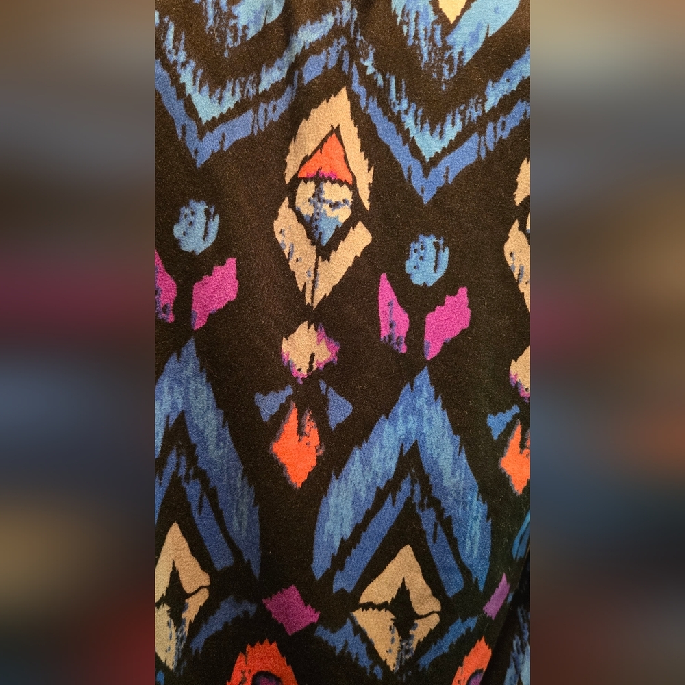 Pescao Venezuelain Colorful Geometric Soft Lightweight Women's Top SzL - Picture 6 of 6